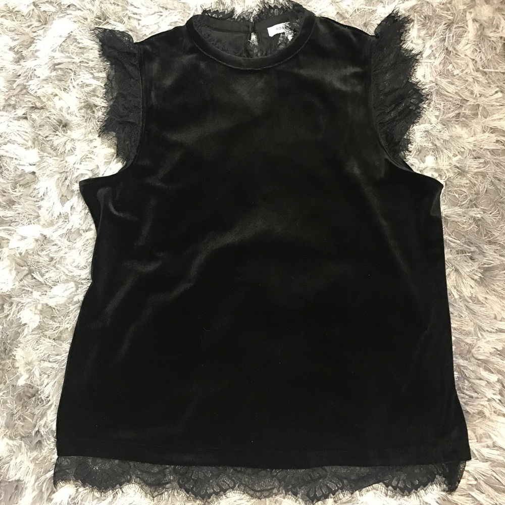 NWT Rose & Olive top